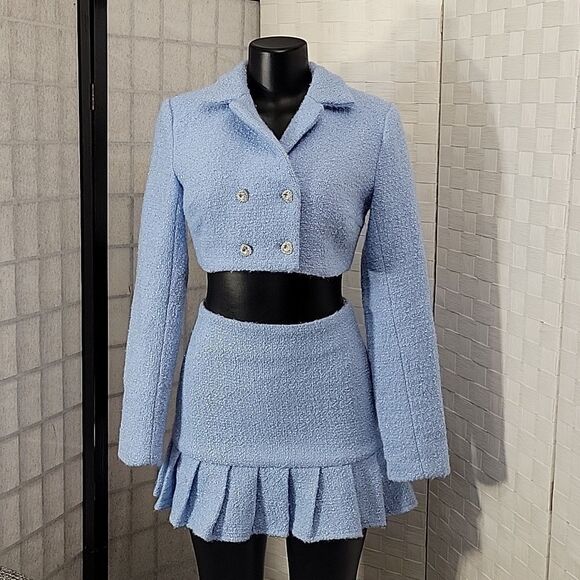 BRAND NEW WOVEN TWEED BLAZER FEATURING A CROPPED LENGTH, NOTCHED LABELS SETS - Picture 3 of 16